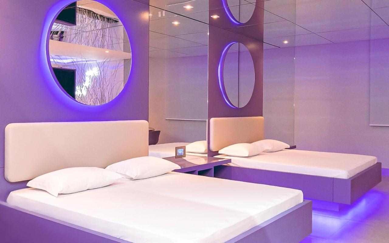 Hotel del amor Poeme By Drops